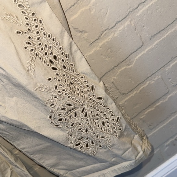 Chicos Cropped Pants eyelet Detail size 14 khaki colored NeW - Picture 2 of 5